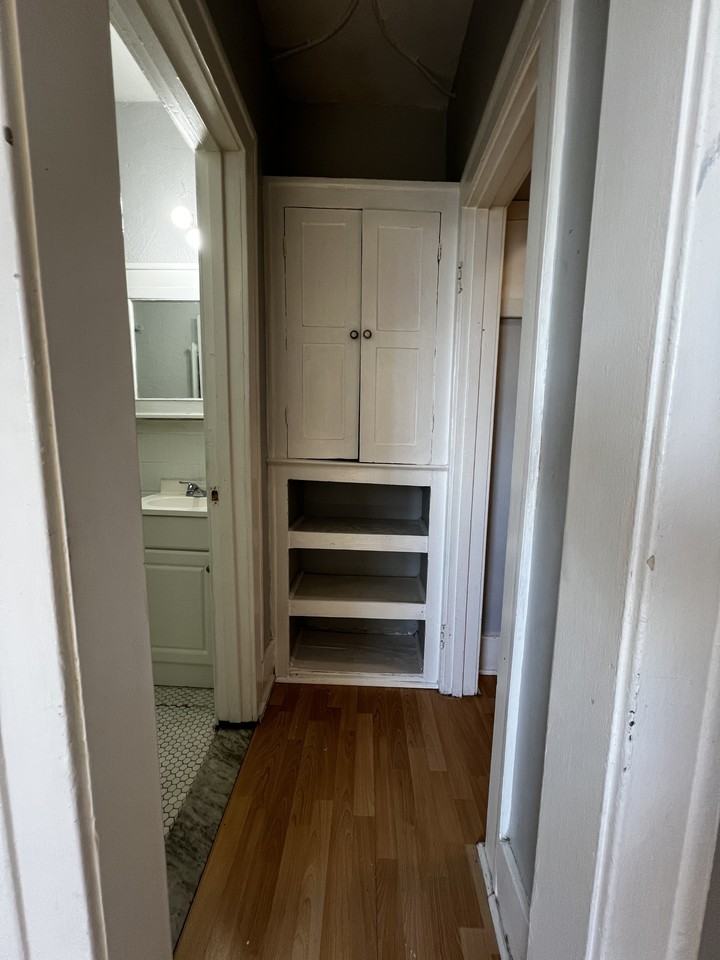 1441 Wyandotte Street East - Photo 4 of 8