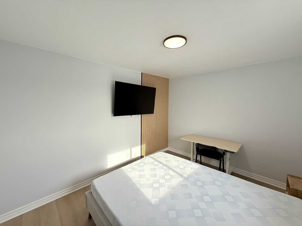 1980 Wyandotte Street West - Photo 4 of 37