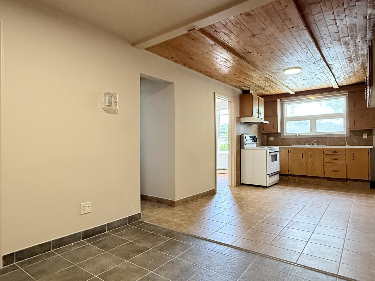 1101 Erie Street East - Photo 4 of 17