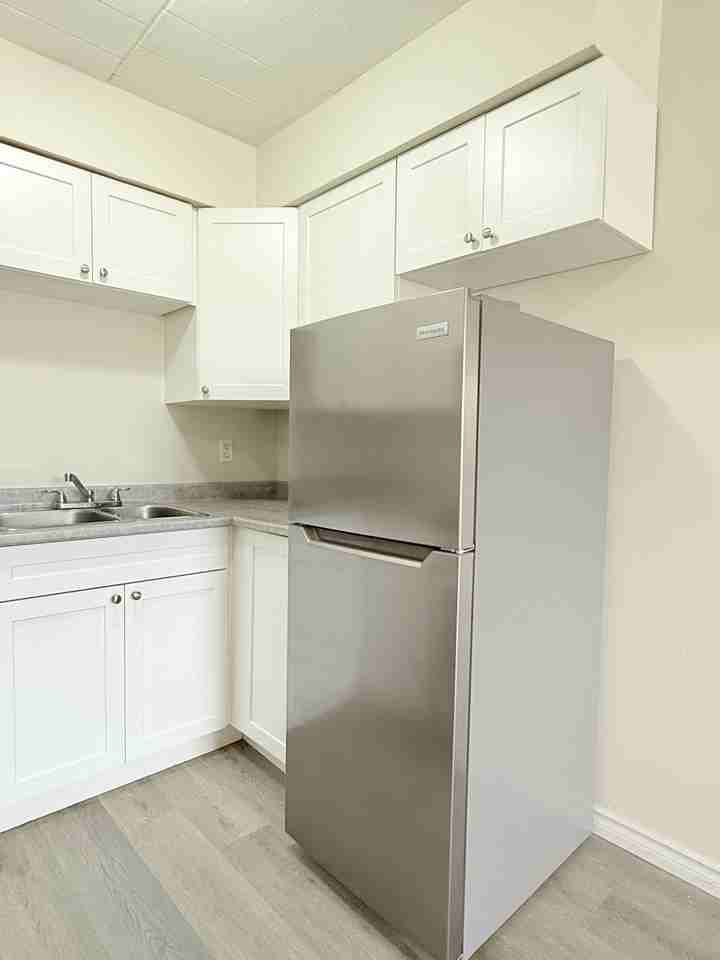 591 Wellington Avenue - Photo 2 of 25