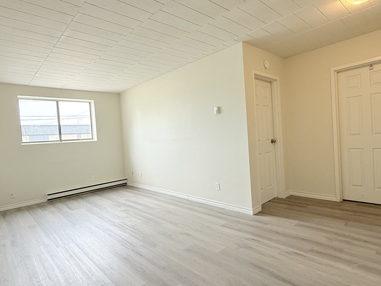 591 Wellington Avenue - Photo 6 of 25