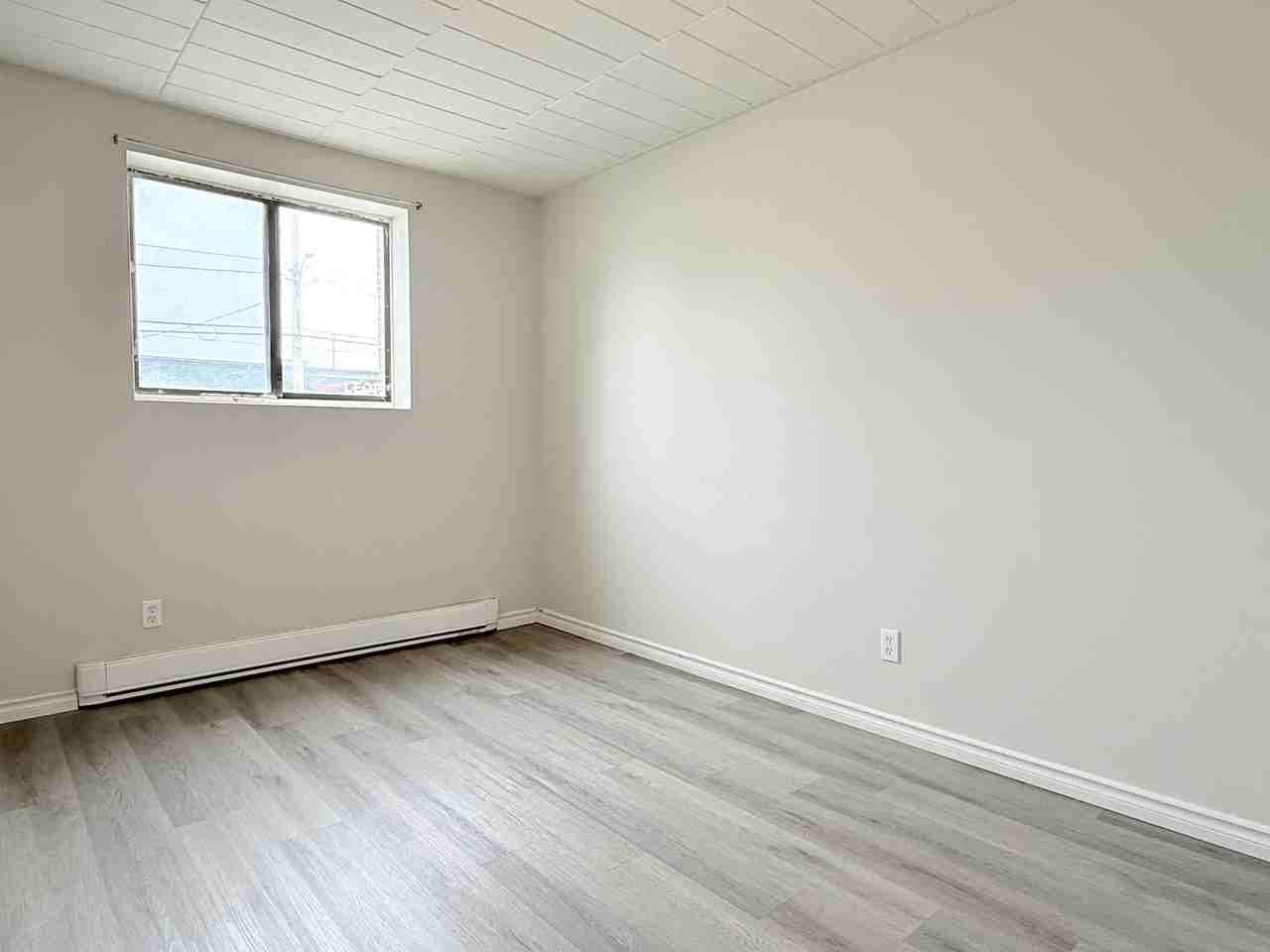 591 Wellington Avenue - Photo 7 of 25