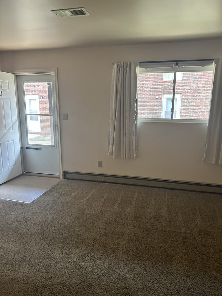 1015 S. 1 St. - Photo 2 of 6