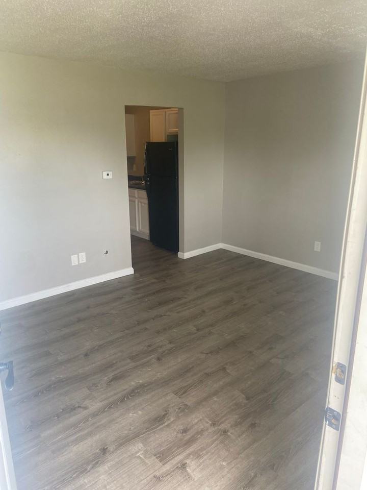 400 West Hay Street - Photo 2 of 5