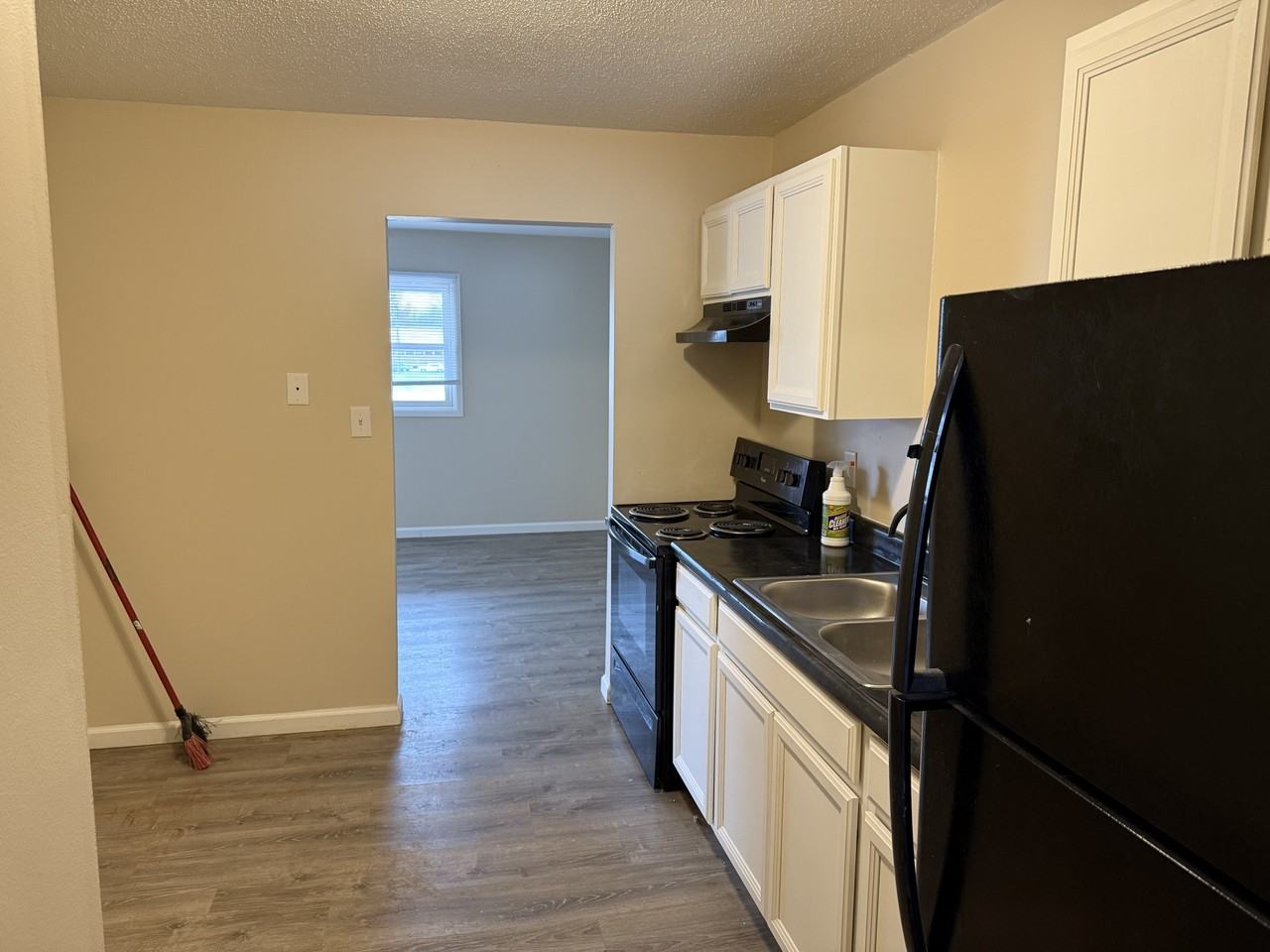 400 West Hay Street - Photo 3 of 5