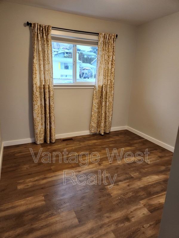 1735 Smithson Dr - Photo 7 of 10