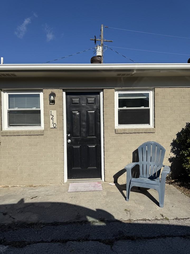 1210 Cedar Lane Southwest - Photo 5 of 5