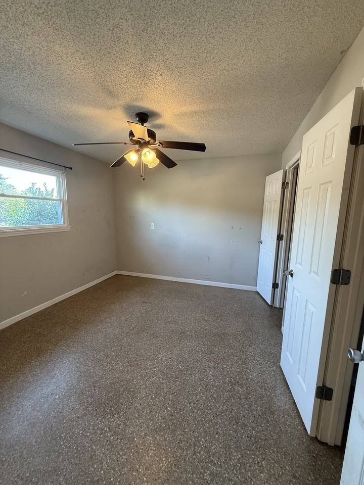 1204 Cedar Lane Southwest - Photo 4 of 5