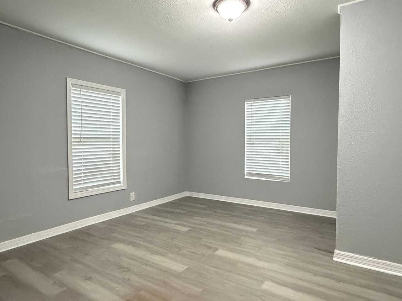 10508 Bay Hills Cir - Photo 3 of 8