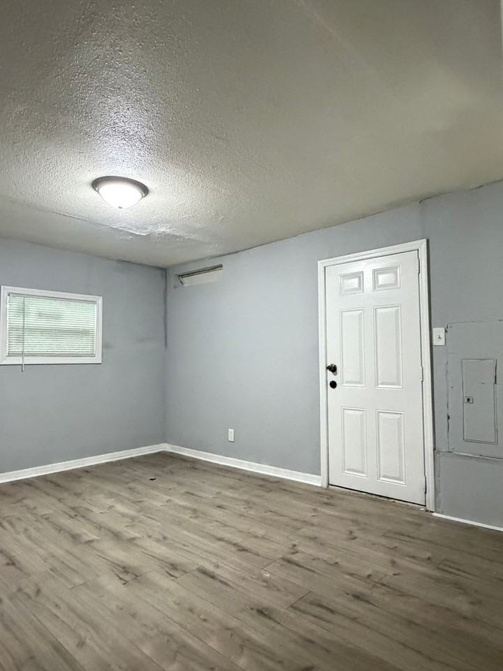 10508 Bay Hills Cir - Photo 6 of 8