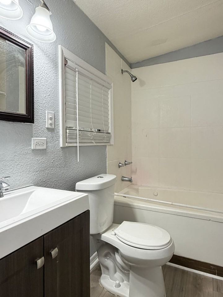 10508 Bay Hills Cir - Photo 7 of 8