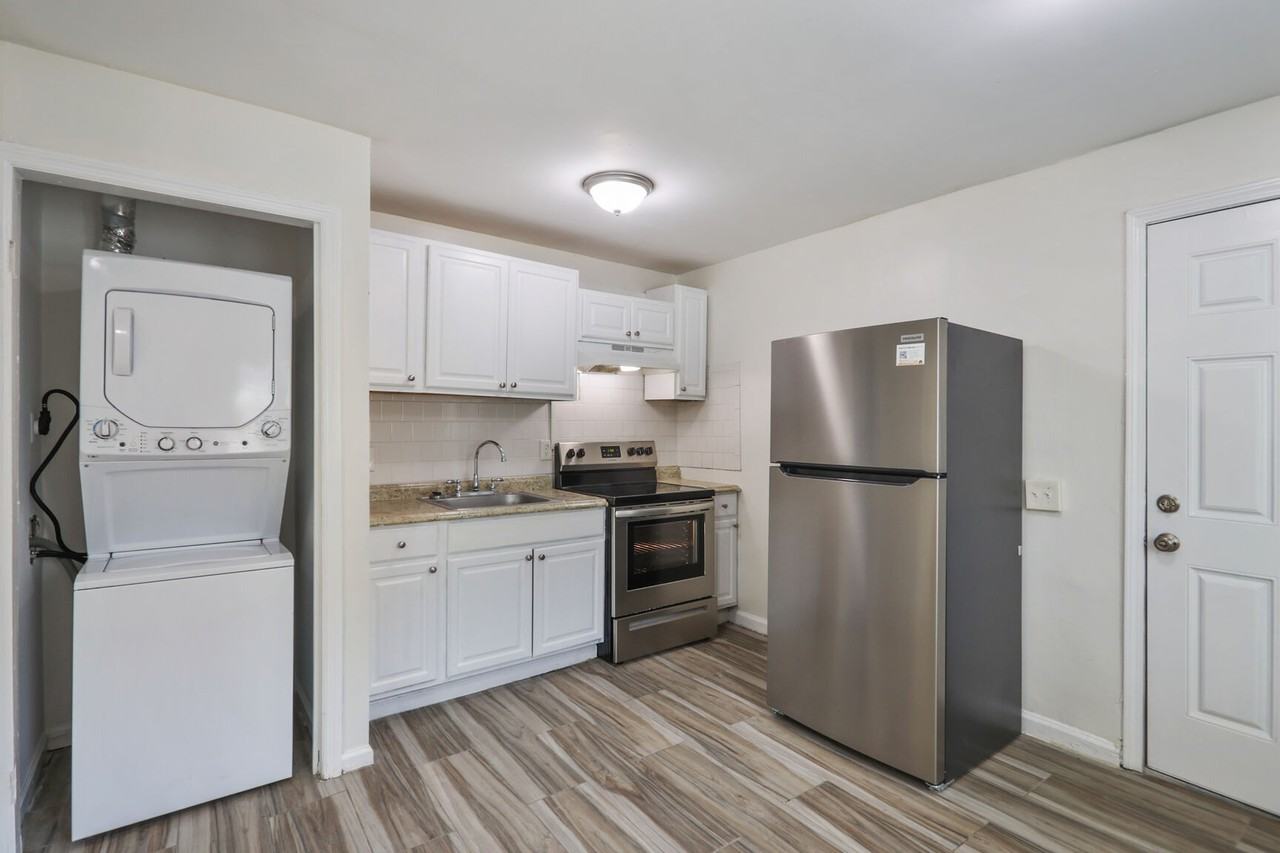 619 Oliver St Nw #A - Photo 2 of 17