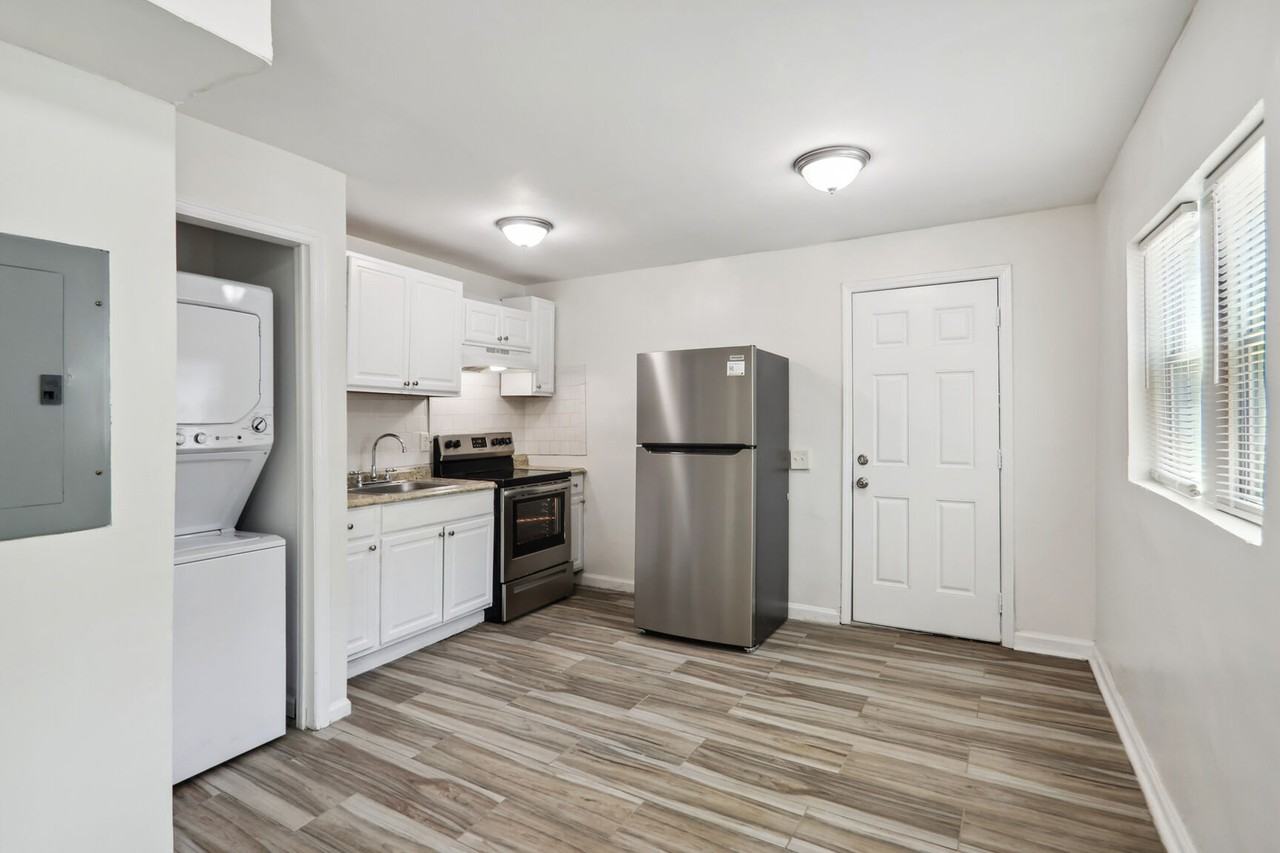 619 Oliver St Nw #A - Photo 3 of 17