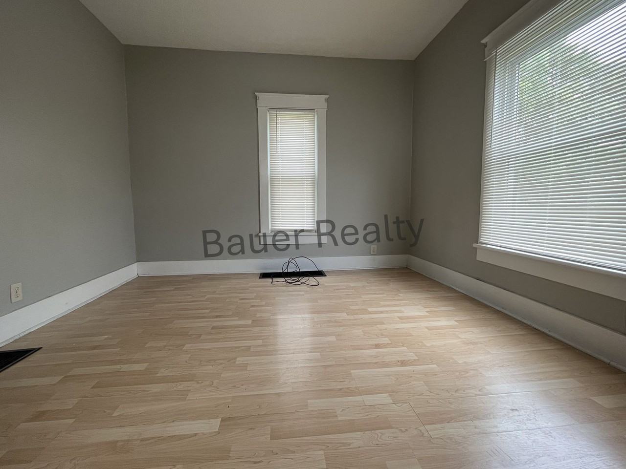 321 Ohio St - Photo 4 of 15