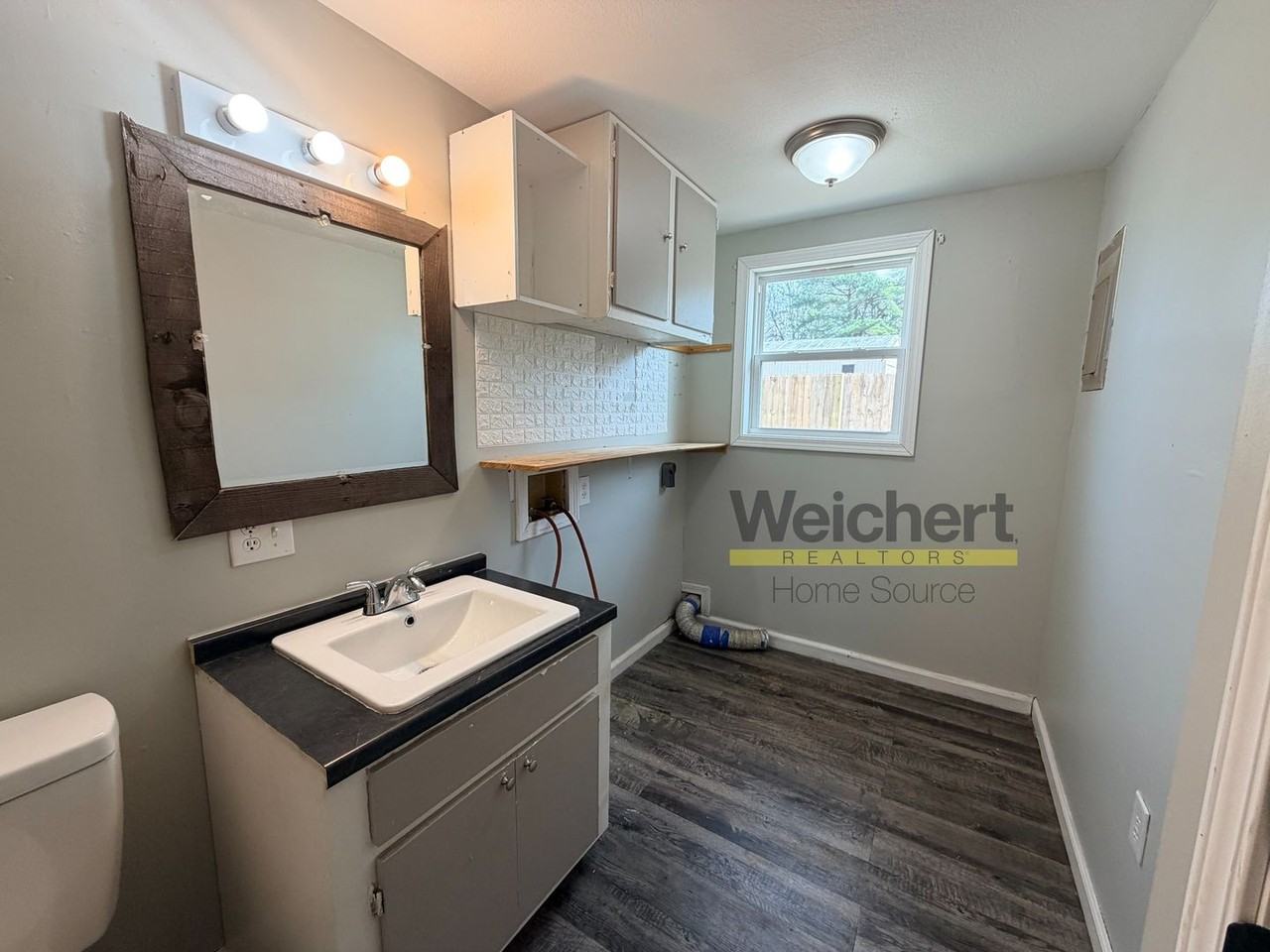 A&R Lake Street Apartments - Photo 7 of 9