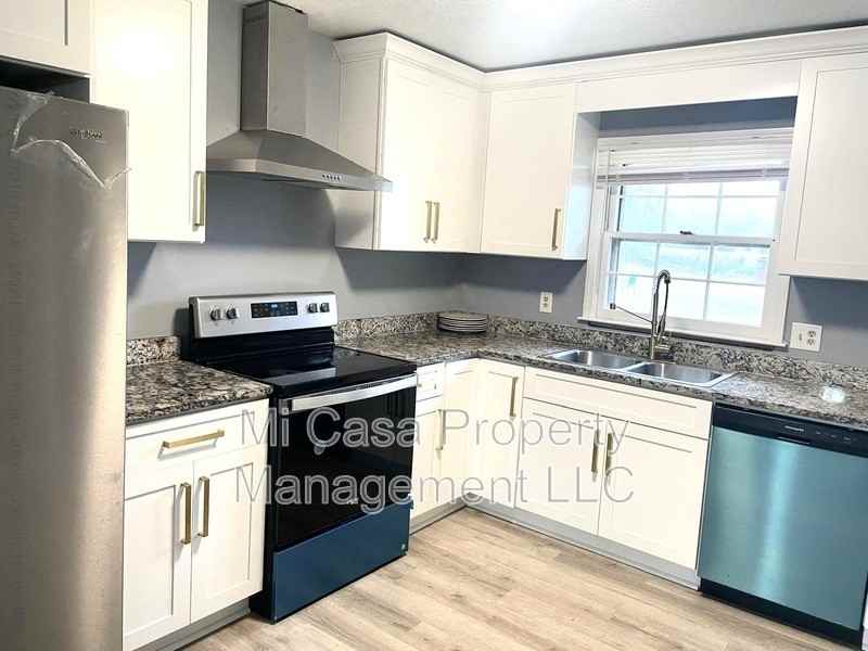 12266 Brown Bridge Rd - Photo 3 of 8