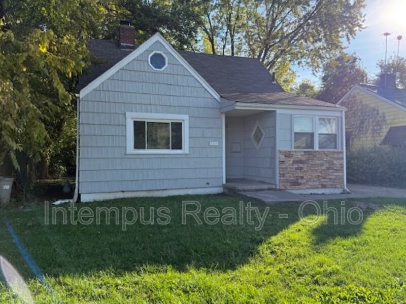 692 S Wheatland Ave - Photo 2 of 35