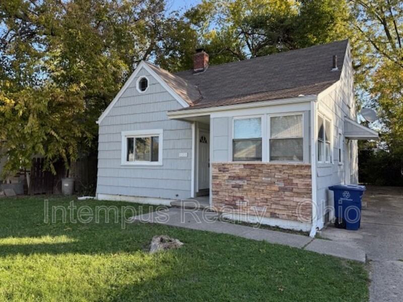 692 S Wheatland Ave - Photo 3 of 35