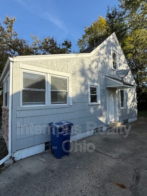 692 S Wheatland Ave - Photo 7 of 35