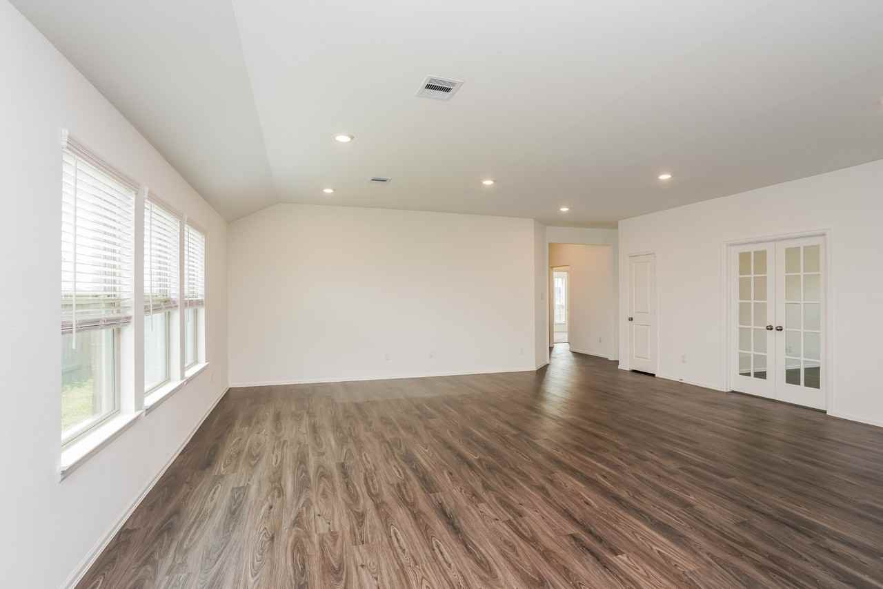 310 Pickwick Gardens Ln - Photo 6 of 15