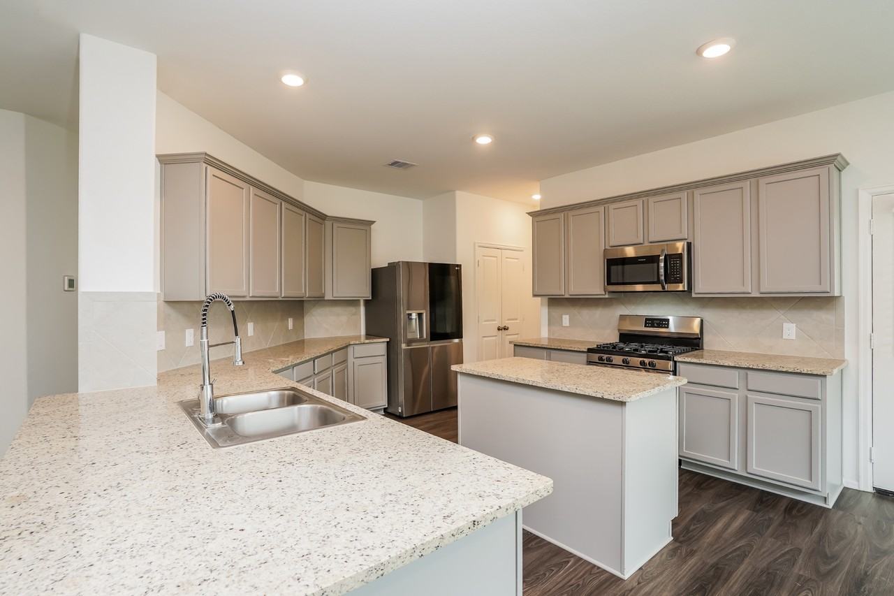 310 Pickwick Gardens Ln - Photo 7 of 15