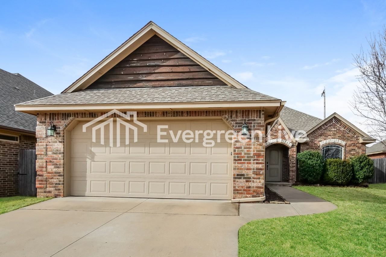 2305 Wayne Cutt Ave - Photo 2 of 17