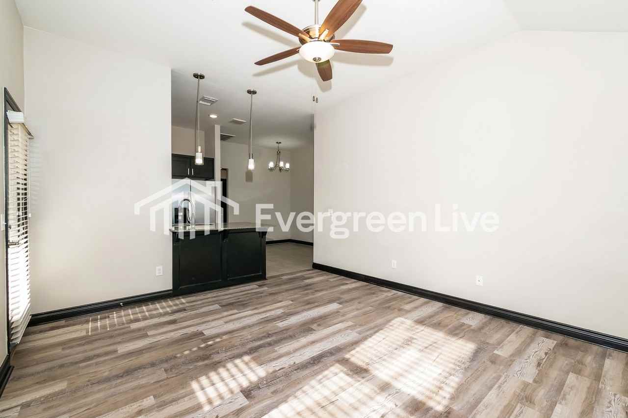 10512 Nw 35th St - Photo 4 of 16