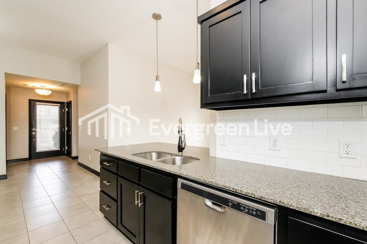 10512 Nw 35th St - Photo 6 of 16