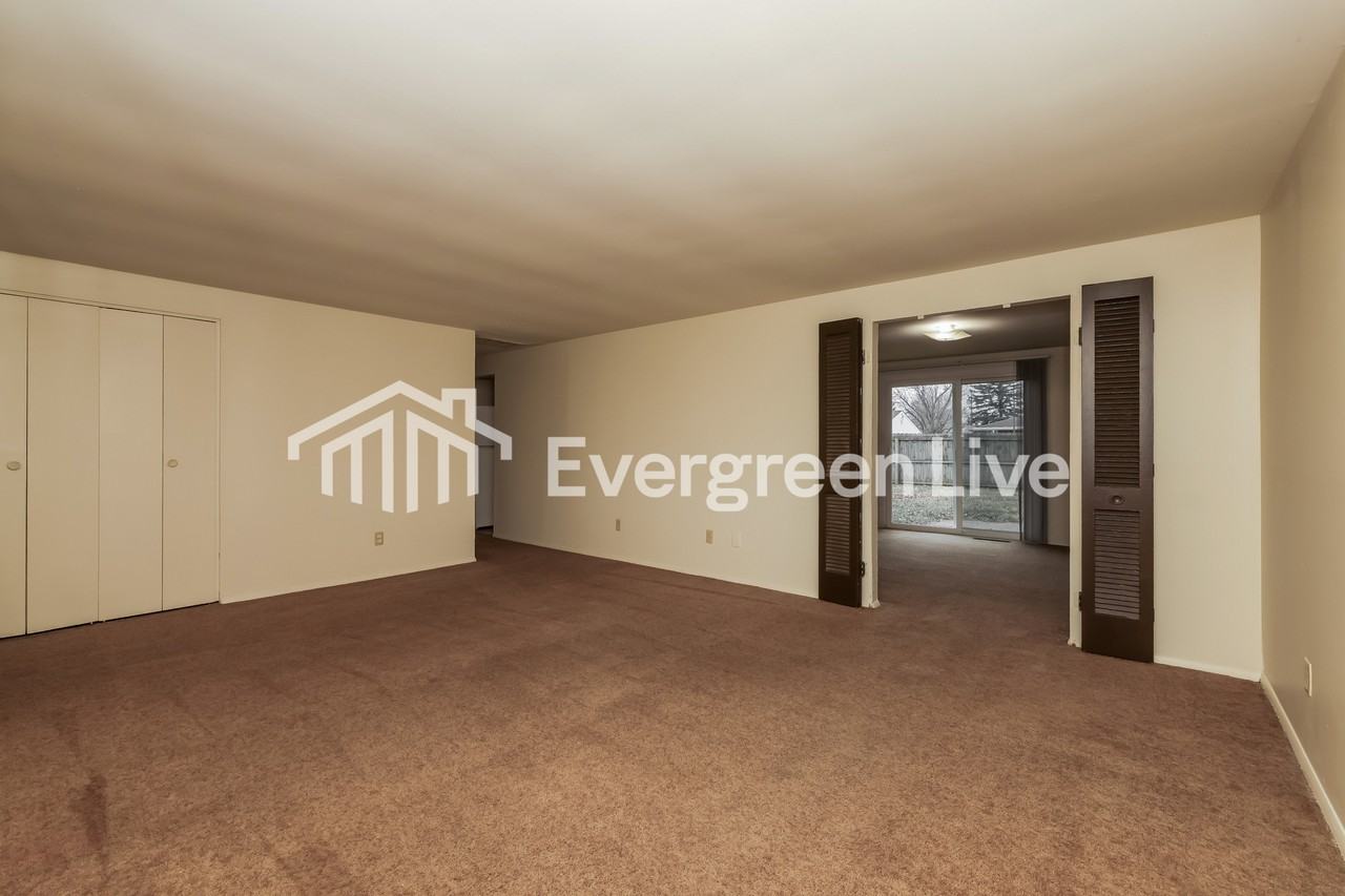 7972 Blackshear Dr - Photo 4 of 15