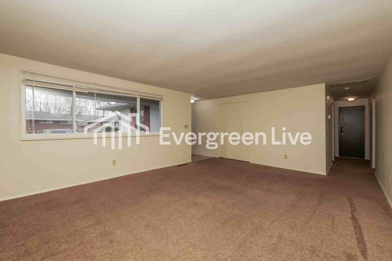 7972 Blackshear Dr - Photo 5 of 15