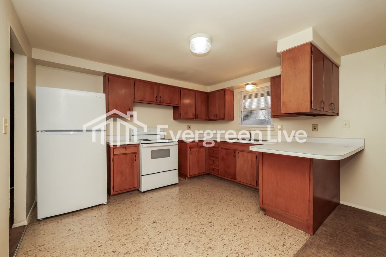 7972 Blackshear Dr - Photo 7 of 15