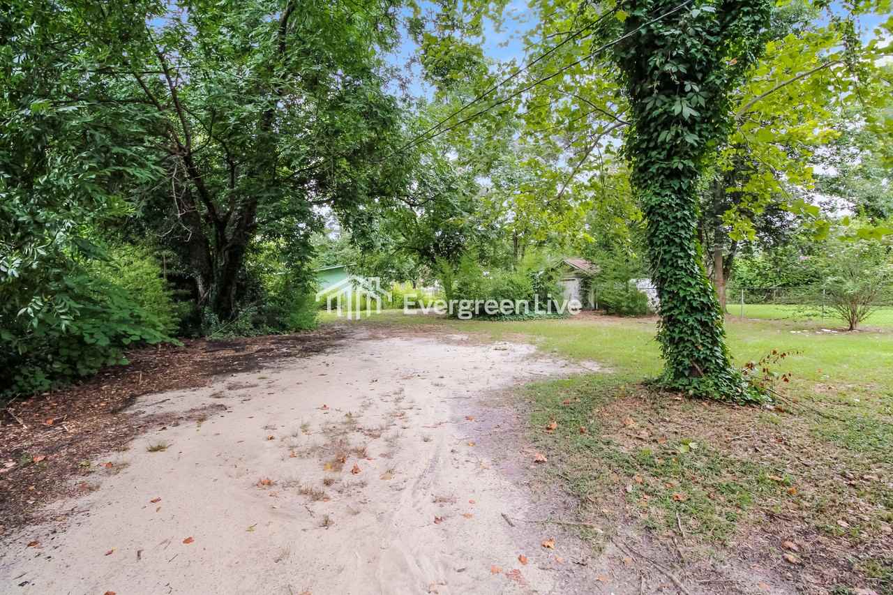 1525 Abbott Rd - Photo 3 of 14