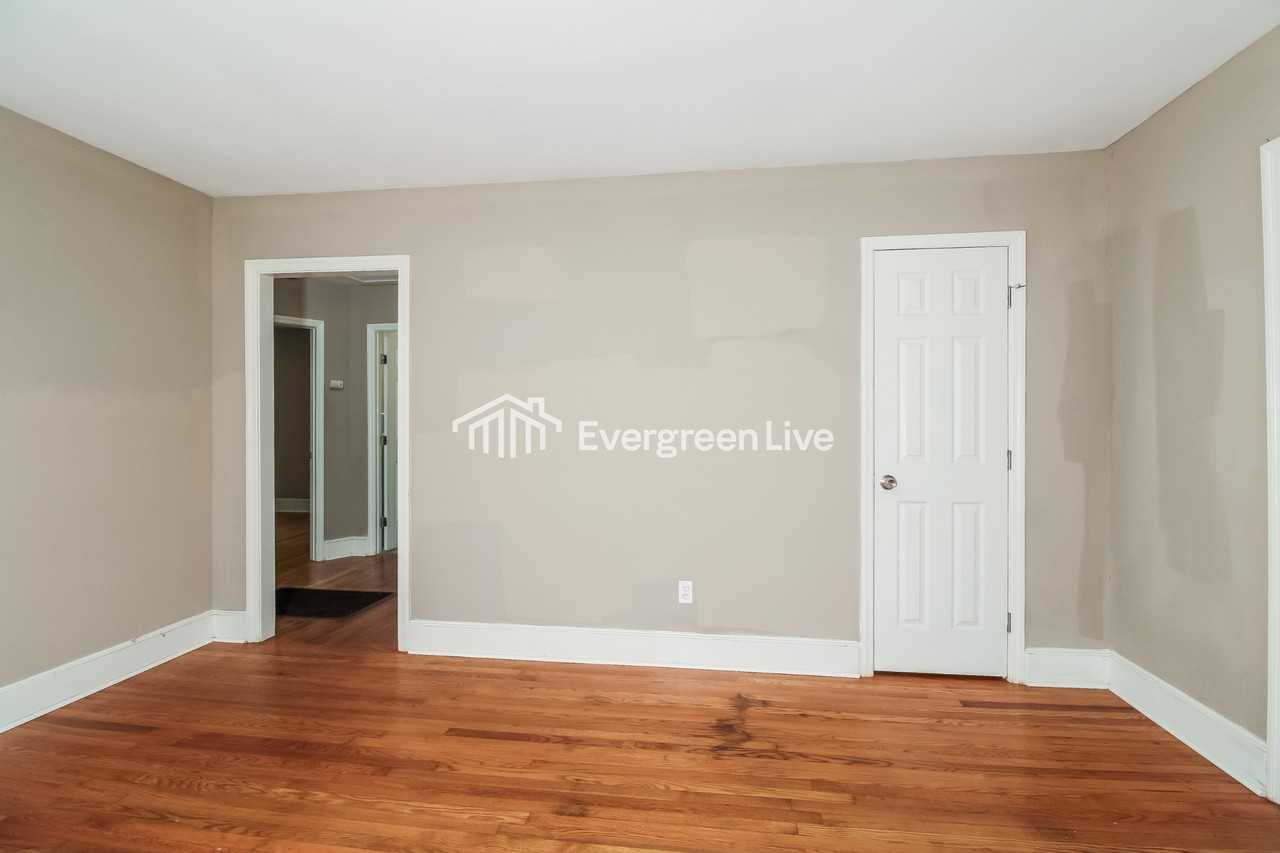 1525 Abbott Rd - Photo 4 of 14