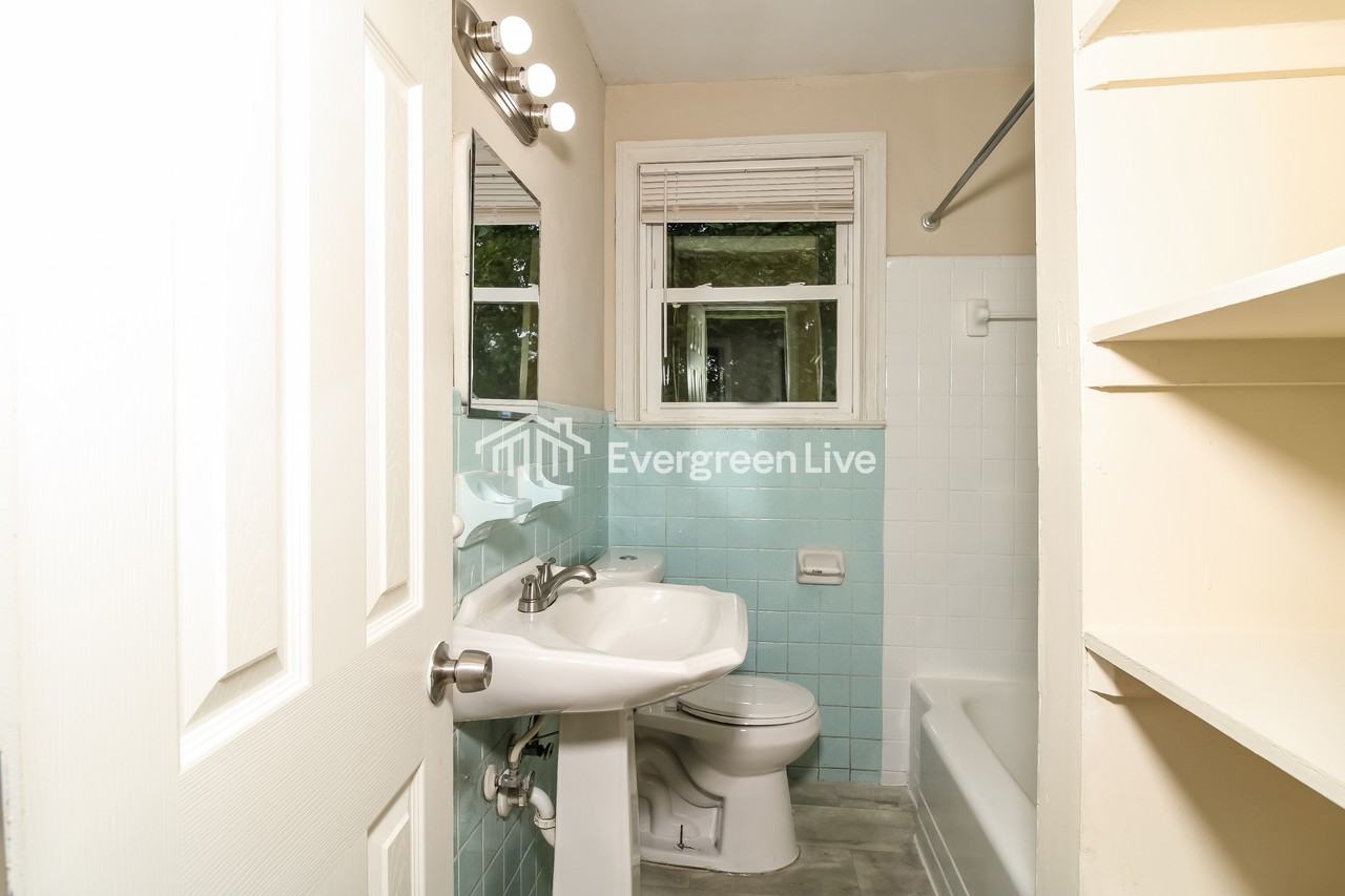 1525 Abbott Rd - Photo 6 of 14