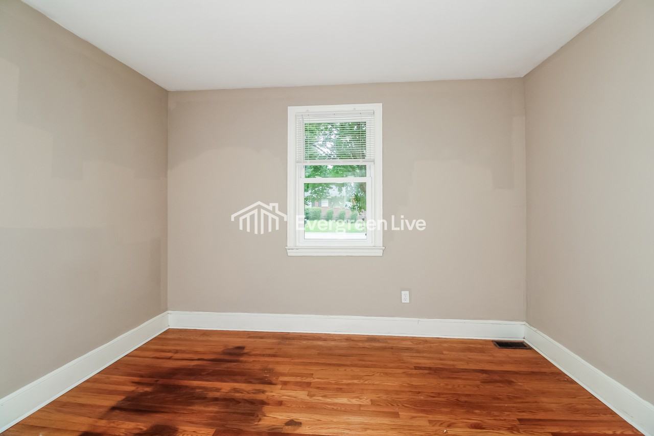 1525 Abbott Rd - Photo 7 of 14