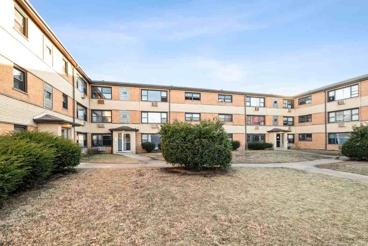 7900 S. Paxton Ave. - Photo 2 of 8