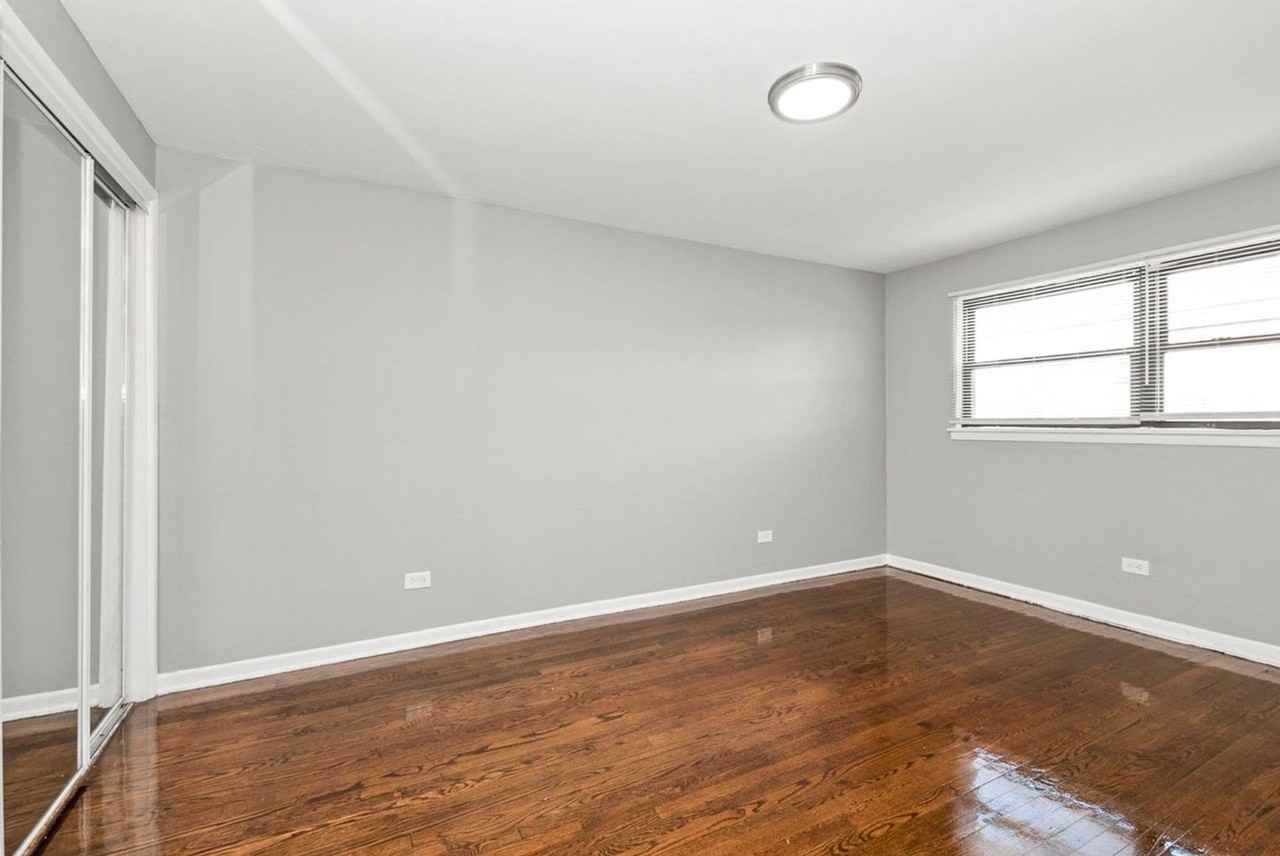 7900 S. Paxton Ave. - Photo 6 of 8