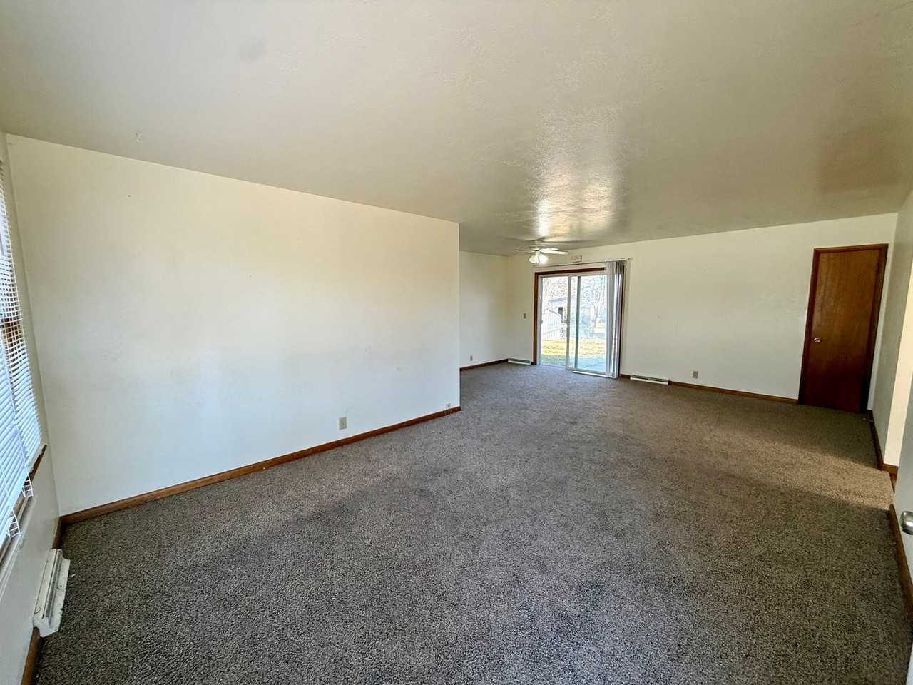 2504 Spruce Dr - Photo 2 of 19