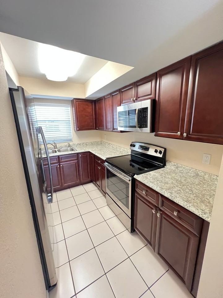 1840 Morrill St - Photo 3 of 12