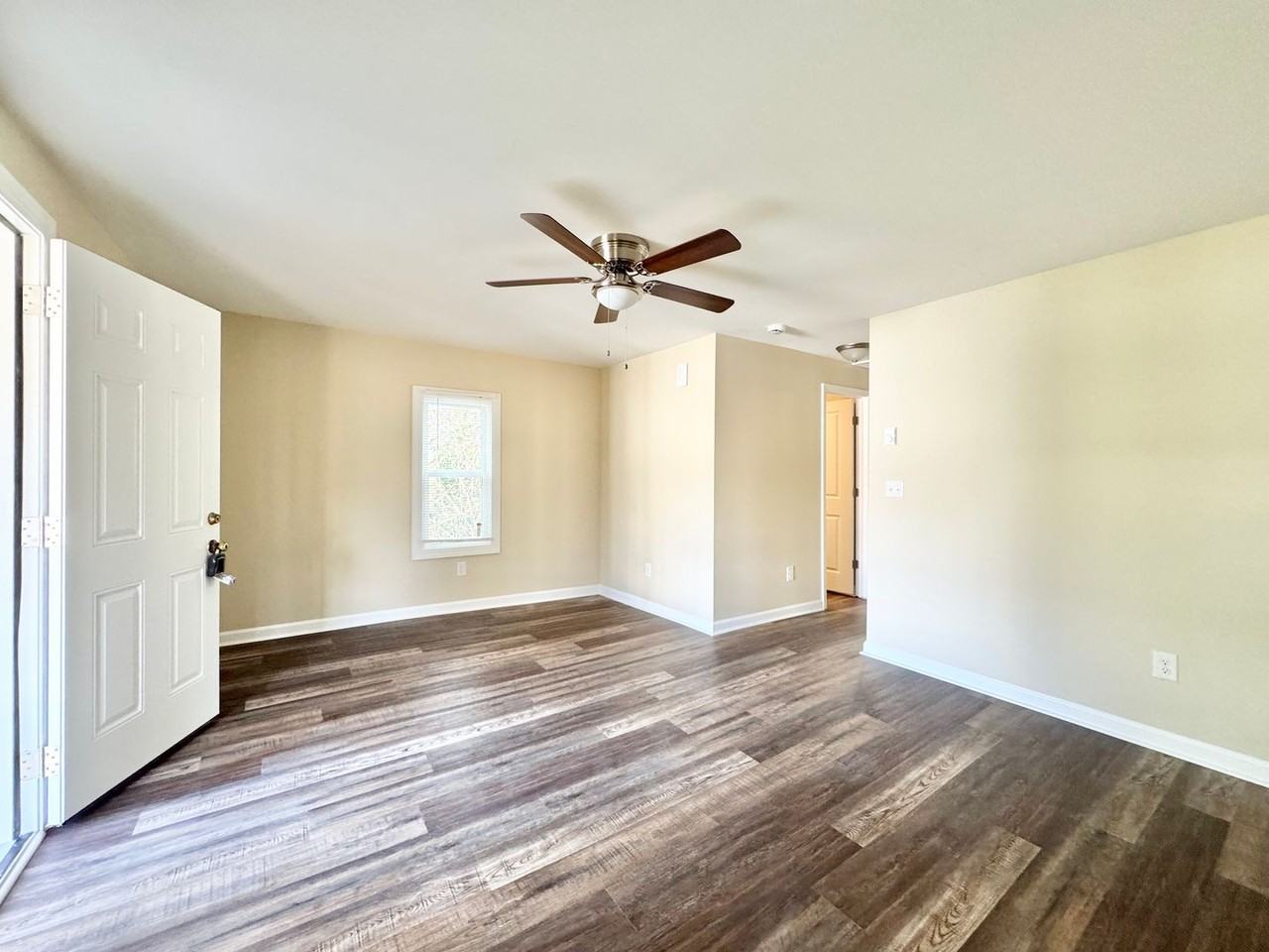 911 911 -4 Lexington Ave - Photo 2 of 9