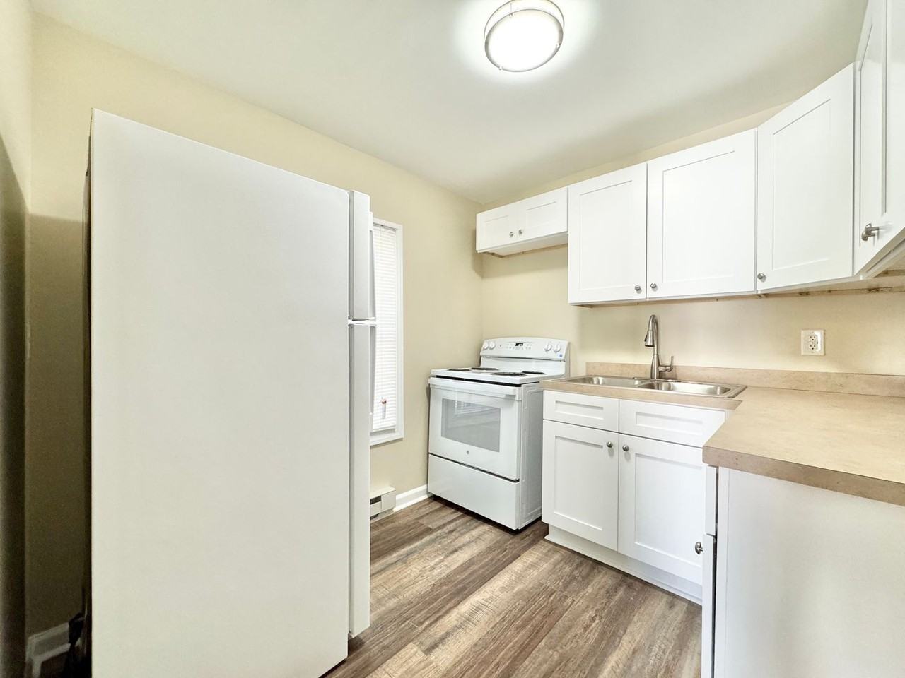 911 911 -4 Lexington Ave - Photo 7 of 9