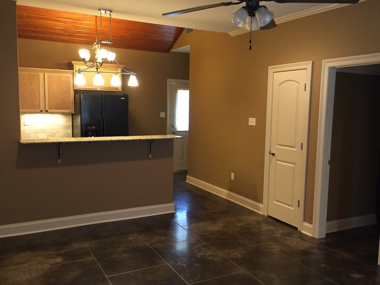 108 Padre Dr - Photo 4 of 6