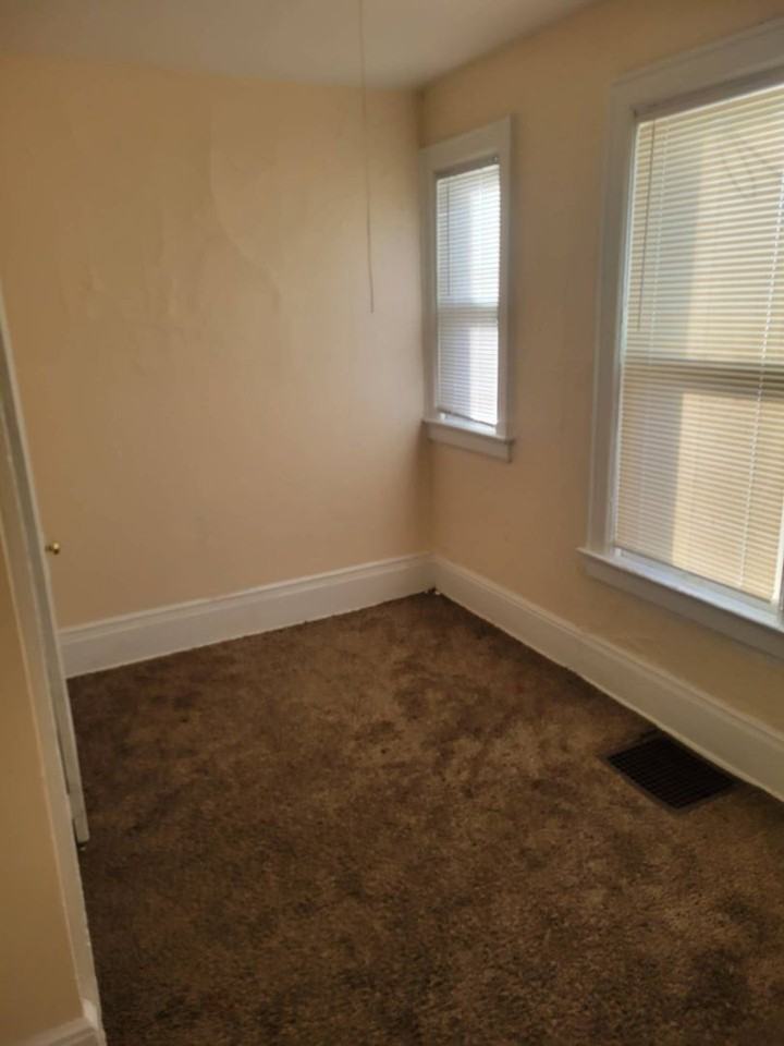 3233 N 20th St - Photo 7 of 12