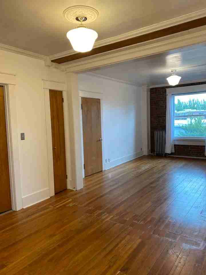 Alexandra Court Apartments - Photo 2 of 9
