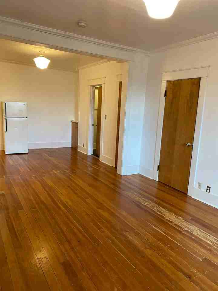Alexandra Court Apartments - Photo 4 of 9