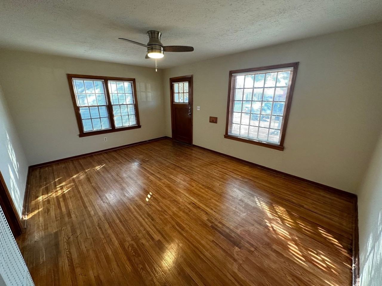 1411 S Ong St #B - Photo 5 of 11