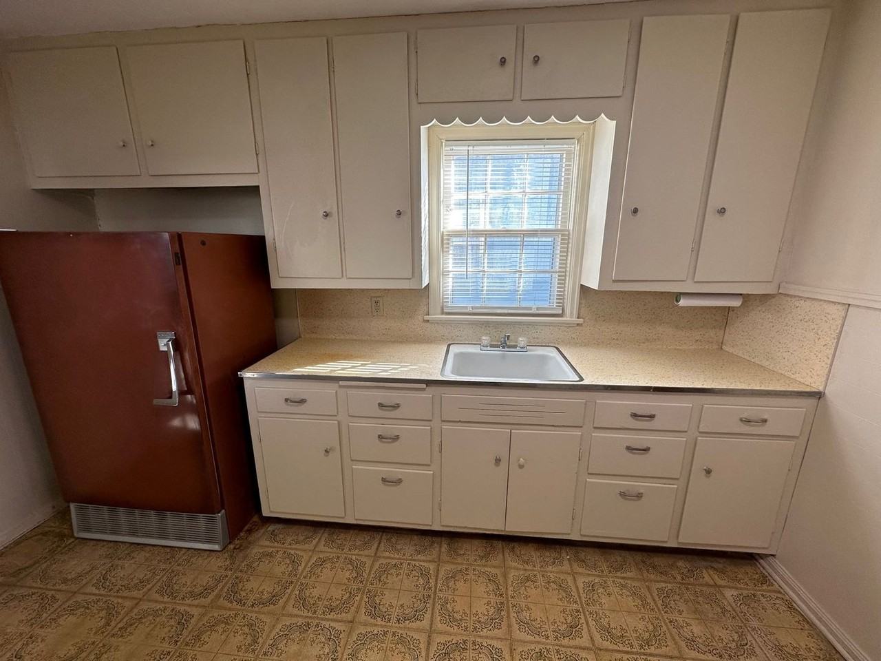 1411 S Ong St #B - Photo 7 of 11