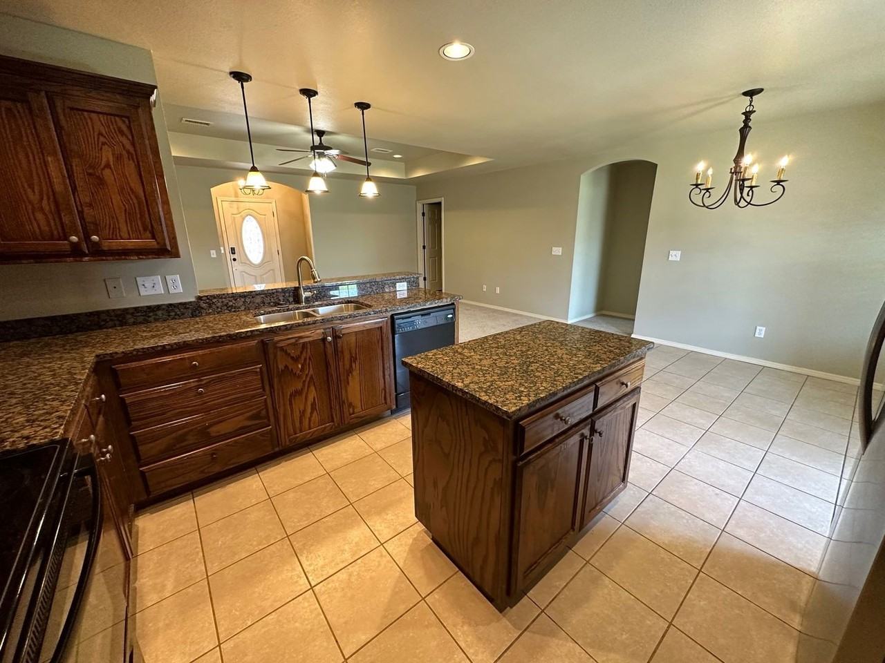 4418 S Roberts St - Photo 2 of 18