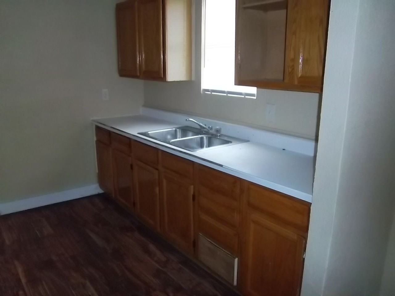 905 N Hayes St - Photo 3 of 5