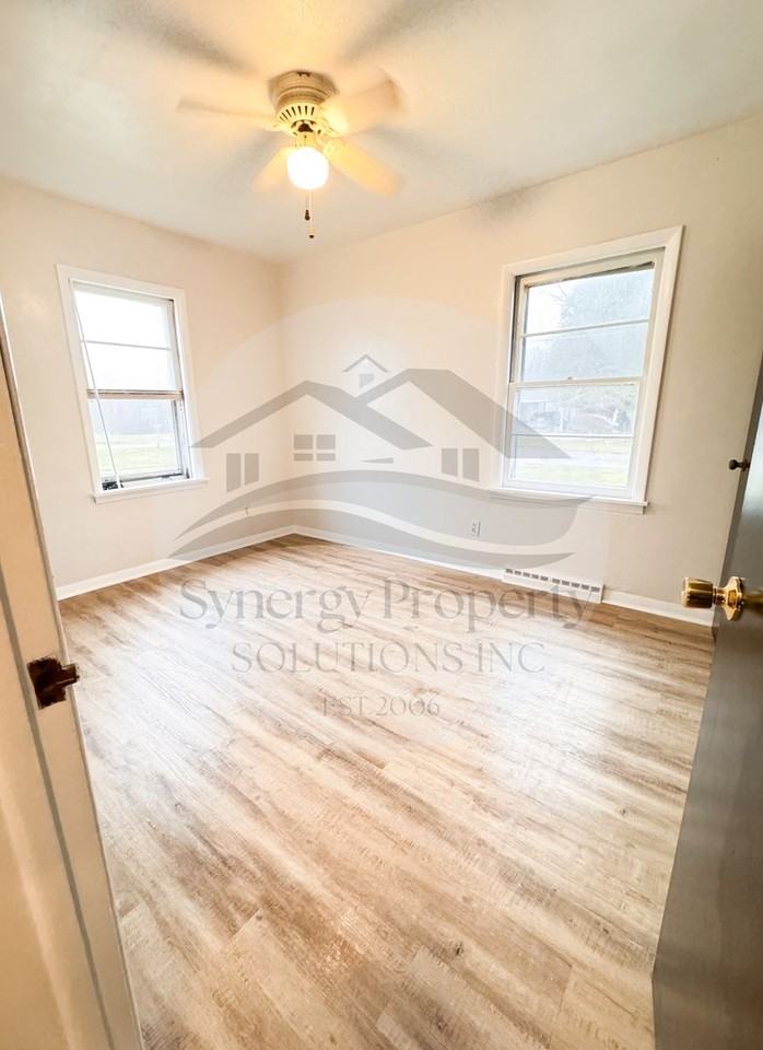 816 Roanoke St - Photo 2 of 10